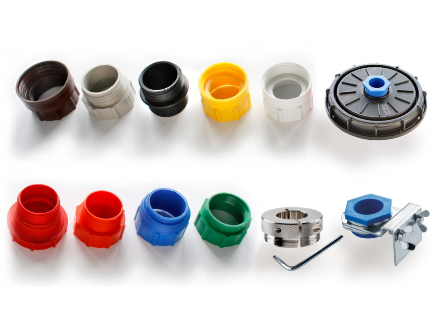 Zwölf verschiedene Adapter für Fasspumpen.