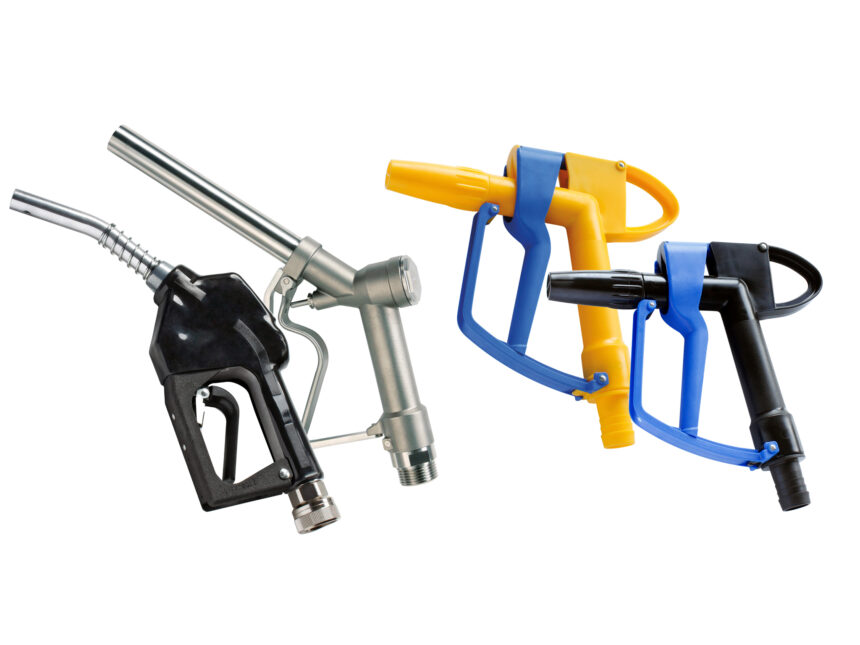 Vier verschiedene Zapfpistolen für Fasspumpen.